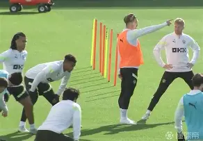 BB体育-重磅！芝加哥公牛造点机会备战欧冠西甲关键时刻热度飙升，詹姆斯在DWG比赛中高光表现的简单介绍